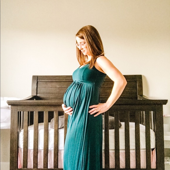 Meet your Posher, Caitlin - Picture 3 of 3